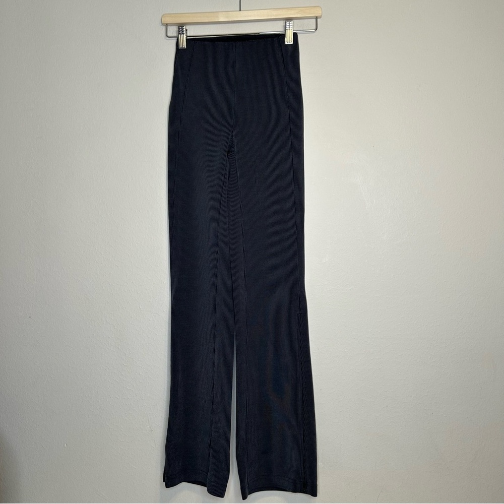 Lululemon Brushed Softstreme Ribbed zip‎ flared pant 32.5” black size 0 - Picture 2 of 12